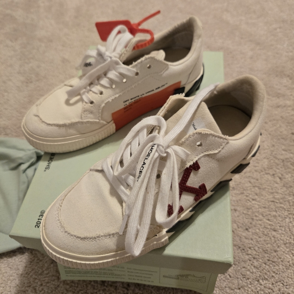 Off-White c/o Virgil Abloh Low Vulcanized Sneakers In White/Violet Size36EU